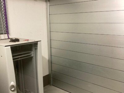 Paratia RAPID a doghe antiallagamento modello MOD installata a Eckenförde, Schleswig-Holstein (Germania). Installazione paratia a doghe antiallagamento RAPID modello MOD a Eckenförde