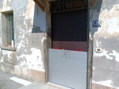 Paratia antiallagamento CLICK installata a Carrara, Toscana. Installazione paratia modello CLICK a Carrara